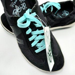 NWT Women's Merrell Black Sneaker Size 6